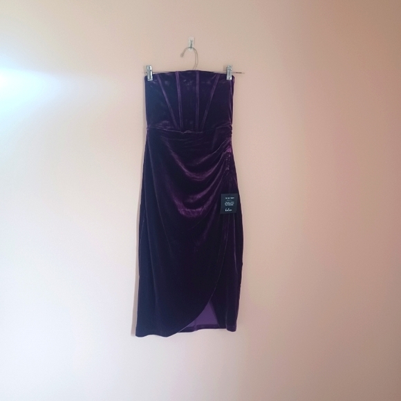 LuLu's Glamorous Celebrations Dark Purple Velvet Strapless Tulip Dress XS NWT - Picture 4 of 12